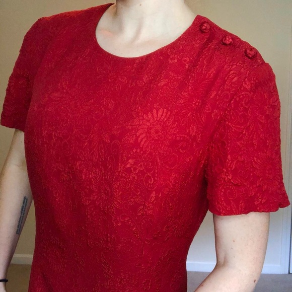 Elegant Red Floral Dress - Picture 4 of 4